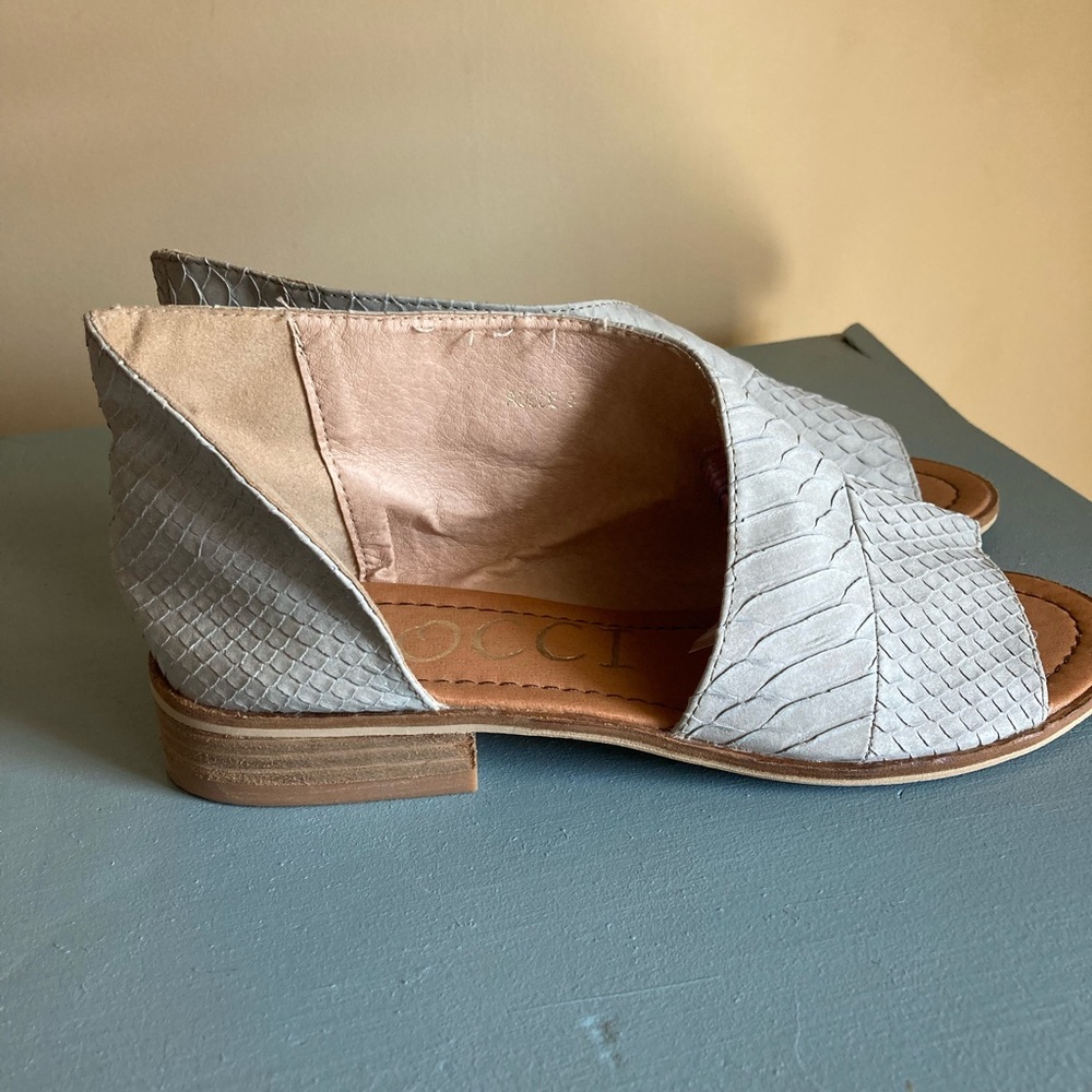 CCOCCI Adele Gray Snakeskin Textured Leather Open-Toe Shoes